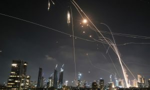 Иран настучал Израилю по «Железному куполу» - Тель-Авив в огне, еврейская ПВО не справляется