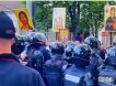 «Вырывают из рук детей и бьют священников»: в Молдове полиция жестко расправляется с протестующими против ЛГБТ*