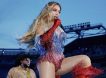 «Мы русские - с нами Бейонсе»: американская певица вышла на сцену в цветах российского флага и произвела фурор