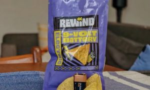 Вкус детства: появились чипсы со вкусом 9-вольтовой батарейки