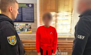 Жива, но «не в себе»: стала известна судьба женщины, развернувшей российский флаг в центре Одессы