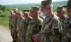 Умереть спокойно не дал: Зеленский заманивает на фронт стариков