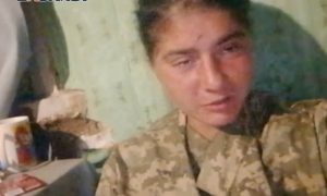 «Мне плевать на всех!»: пьяная дезертирша из ВСУ устроила бордель в ДНР — кадры вызывают шок