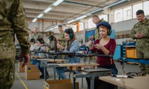 «Делаю смерть»: массированные атаки ВС РФ по оборонному заводу «Артем» «развязали» язык  украинской дронщице