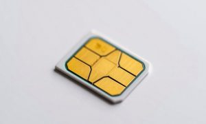 «А как быть военным волонтерам?»: в Госдуме приняли закон о блокировки связи абонентам с арестованными счетами