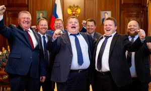 Федеральным чиновникам повысят зарплаты – правительство выделяет на это десятки миллиардов рублей: учителя и врачи подождут