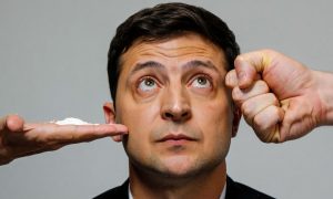 «Угашенный» и «битый»? В сети гадают о причинах опухшего лица и синяков Зеленского после видеоконференции с Трампом