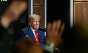 Трамп публично унизил Зеленского: опроверг слухи о необходимости встречи Путина с диктатором перед переговорами с президентом США