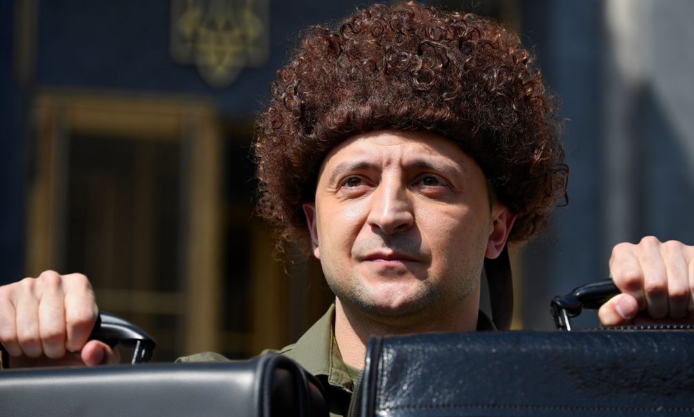 «Уйдет в парике»: слухи о побеге Зеленского распространяются в Киеве «Уйдет в парике»: слухи о побеге Зеленского распространяются в Киеве