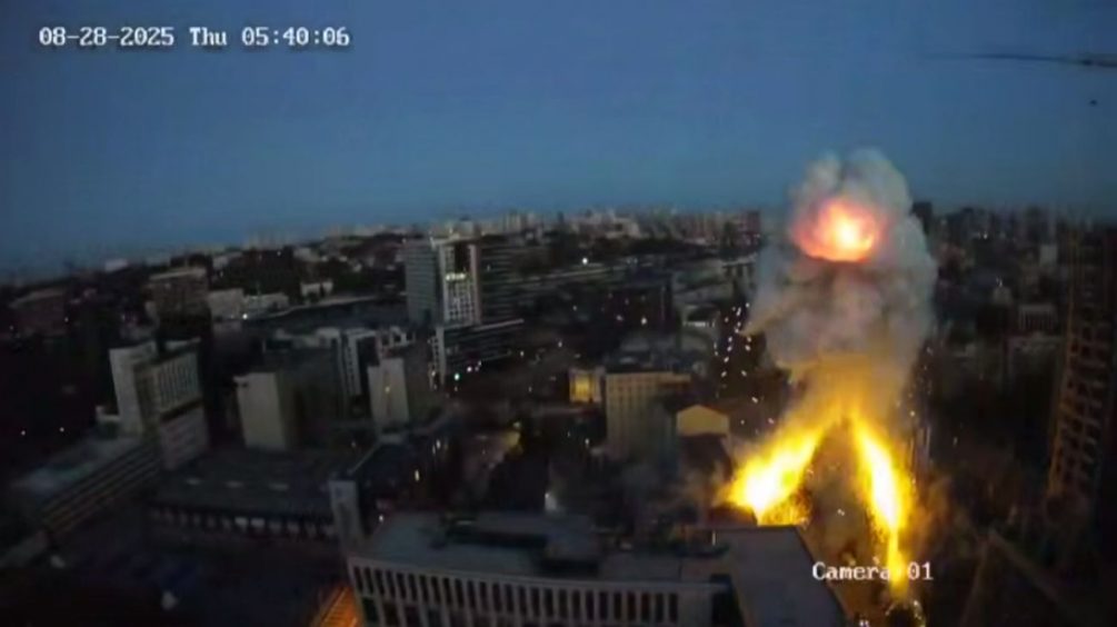 «Клоун» Зеленский требует санкций и снова использует взрывы в Киеве для пиара