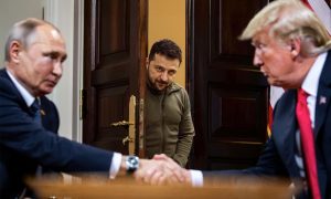Сорвать переговоры любым способом: Зеленский будет готов ворваться на встречу Путина и Трампа, хотя его спросить забыли