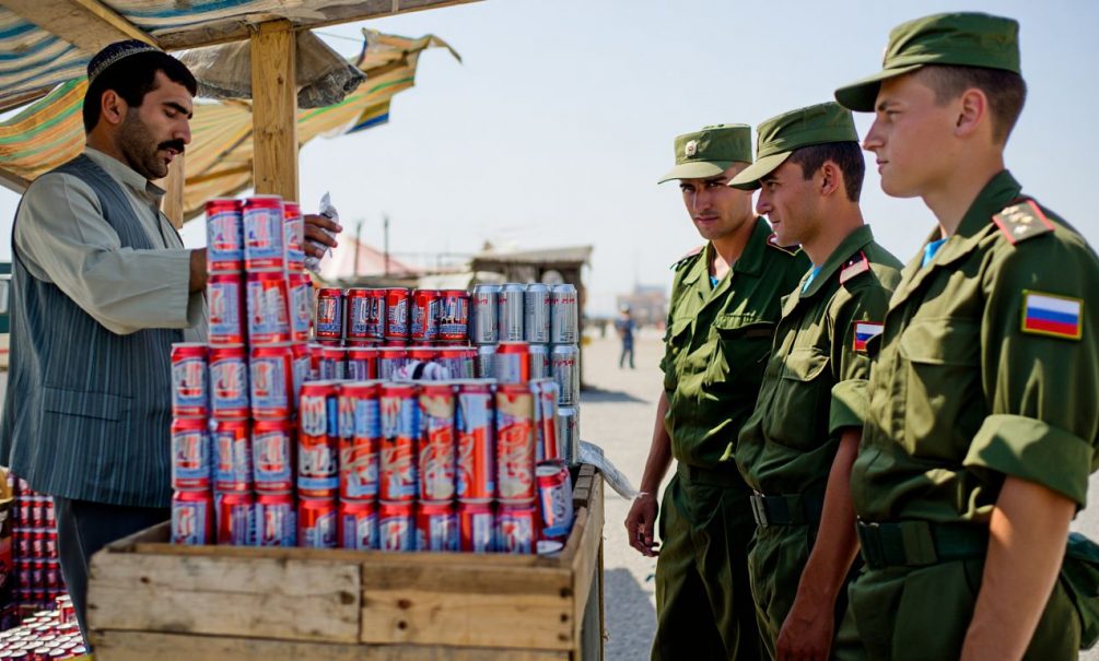 Азербайджанская диаспора зарабатывает на «Армии России»: сын владельца «Крокуса» получил право на производство энергетиков под брендом наших войск Азербайджанская диаспора зарабатывает на «Армии России»: сын владельца «Крокуса» получил право на производство энергетиков под брендом наших войск