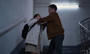 В Омской области мигрант-педофил надругался над школьницей