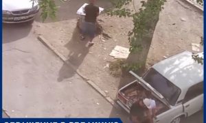 «Русский мат и иностранная речь»: жители Волгодонска жалуются на спонтанно возникшую торговую точку в их дворе