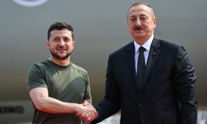 Петр Первый был азербайджанец и Каспийское море вырыли тоже они: общение Баку с Киевом оказалось заразным