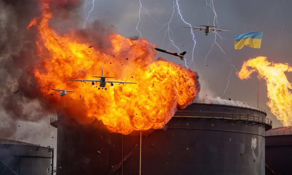 Адский удар за «Дружбу»: Одесса в огне третьи сутки. Пылают резервуары, танкер уничтожен. Такого ещё не было 