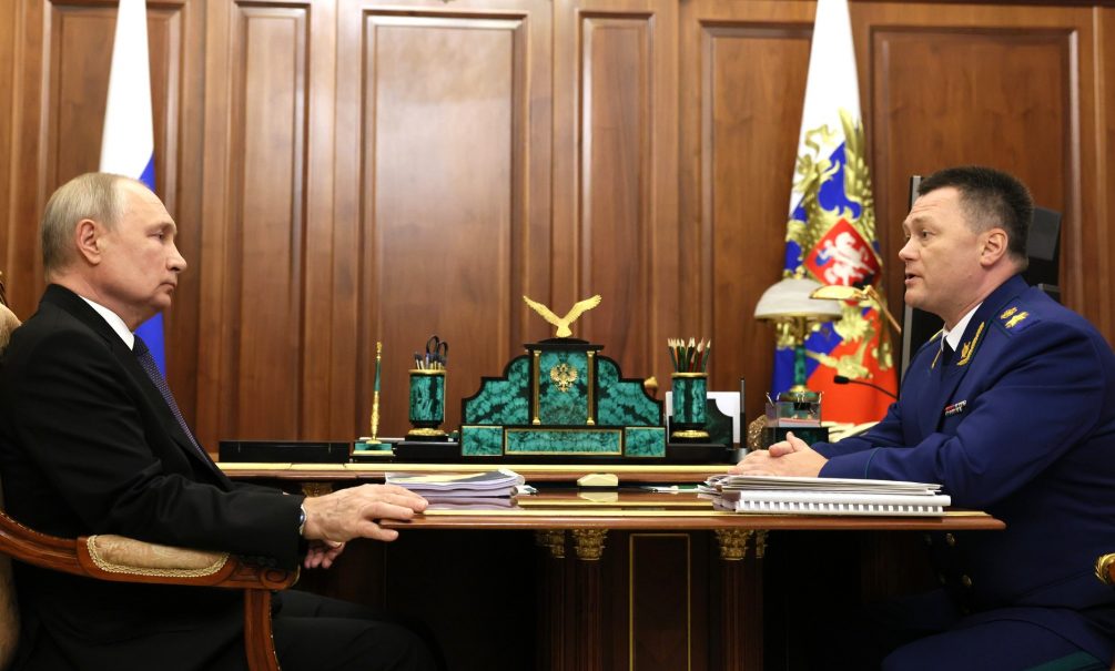 Путин снова поступил неожиданно: генпрокурор Краснов на пост главы Верховного суда - как вестник перемен Путин снова поступил неожиданно: генпрокурор Краснов на пост главы Верховного суда - как вестник перемен