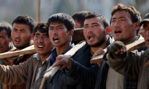 Мигранты подняли бунт в российском городе: жители спального района теперь боятся выходить на улицу