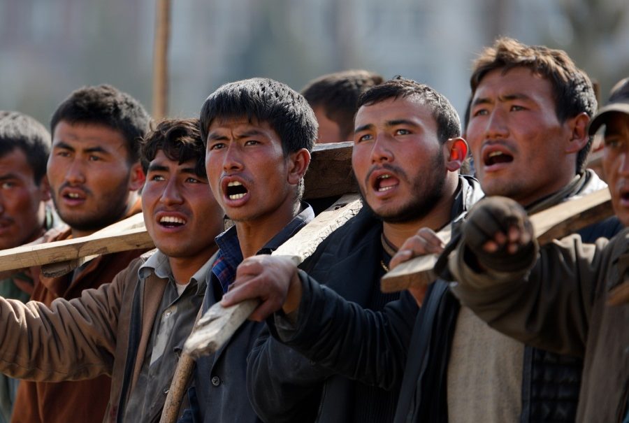 Мигранты подняли бунт в российском городе: жители спального района теперь боятся выходить на улицу 