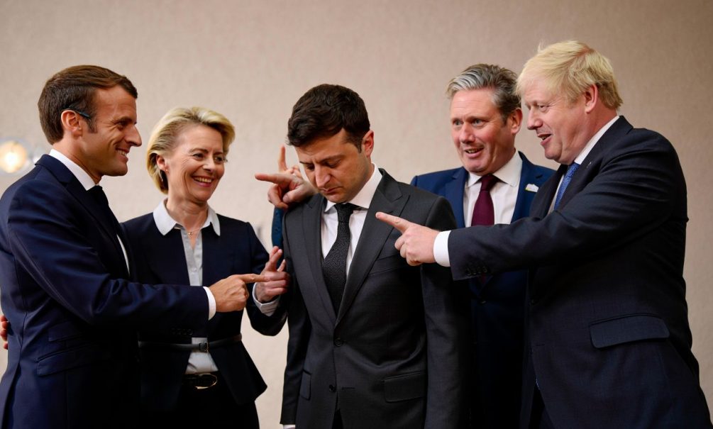 «Допросрочился»: Запад приготовил Зеленскому роль «мальчика для битья» 