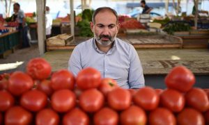 За что Пашинян получил по помидорам? Эксперты рассказали, что стало для России последней каплей терпения