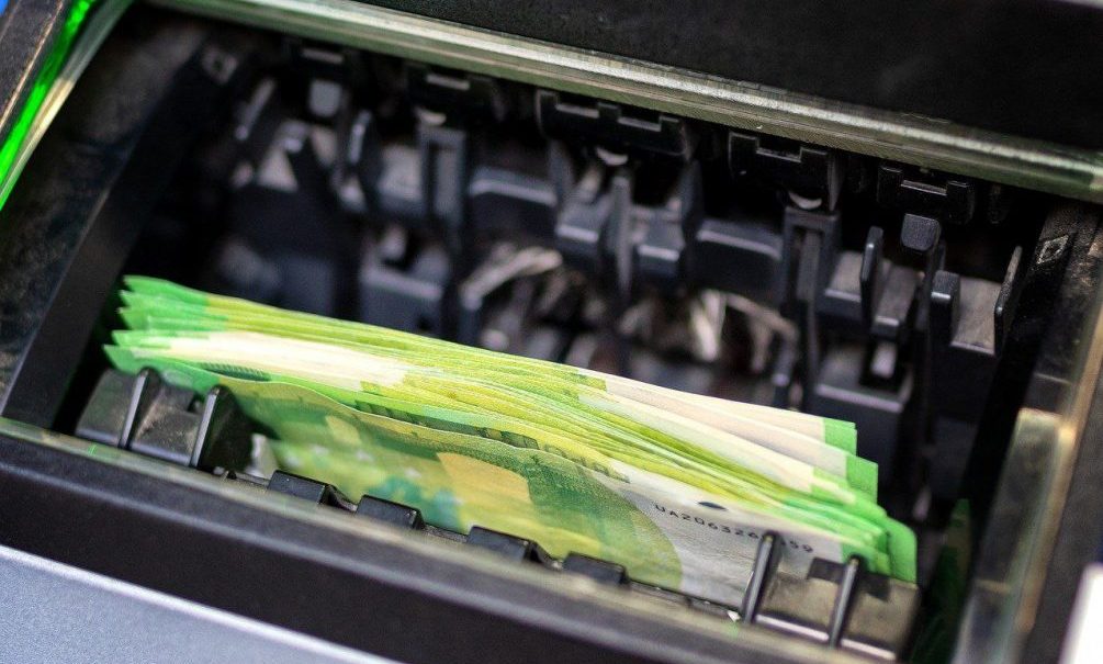 9 критериев вызовут вопросы: с 1 сентября банки введут ограничения на снятие наличных