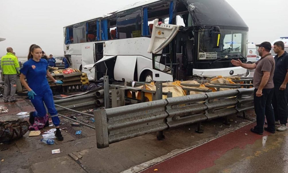 «Водитель уснул»: в Тульской области жестко перевернулся автобус из ЛНР - люди вылетели из окон 