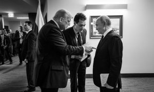 Трамп призвал Зеленского согласиться на сделку с Россией: президент США назвал главу РФ «сильным парнем» и встречу с ним «теплой»