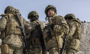 «Даже смотреть тяжело»: украинские боевики минируют тела сослуживцев и мирных граждан при отступлении