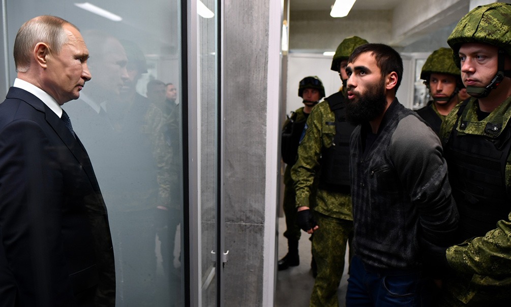 «Этнические банды открыто режут людей на улицах»: Путин согласился рассмотреть идею привлечения ветеранов СВО к борьбе с нелегальной миграцией «Этнические банды открыто режут людей на улицах»: Путин согласился рассмотреть идею привлечения ветеранов СВО к борьбе с нелегальной миграцией