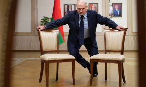 Лукашенко разрывается между двумя стульями: зовёт НАТО на совместные учения с РФ и встречается с губернатором Херсонщины