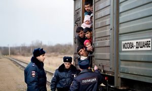 «По России бродит 670-тысячная армия нелегалов»: эшелонов с едущими домой плачущими мигрантами до сих пор нет