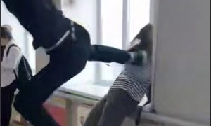 «Диаспора порешала»: год и восемь месяцев условно дали азербайджанскому юноше за удар ногой школьнице на перемене