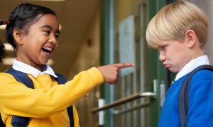 Тимур Ермекович преградил Артему путь в русскую школу, пустив Мунису кызы: скандал в Ханты-Мансийске, чиновники неумело оправдываются