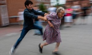 В Питере мигрант избил пенсионерку — ветерана МВД. Дело возбудили лишь после огласки