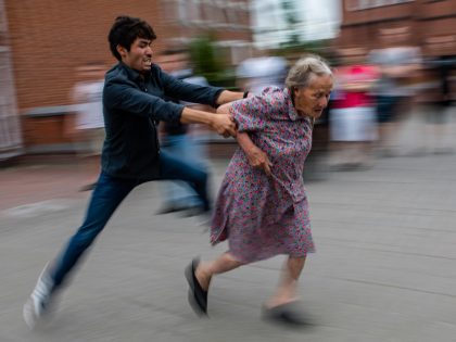 В Питере мигрант избил пенсионерку — ветерана МВД. Дело возбудили лишь после огласки