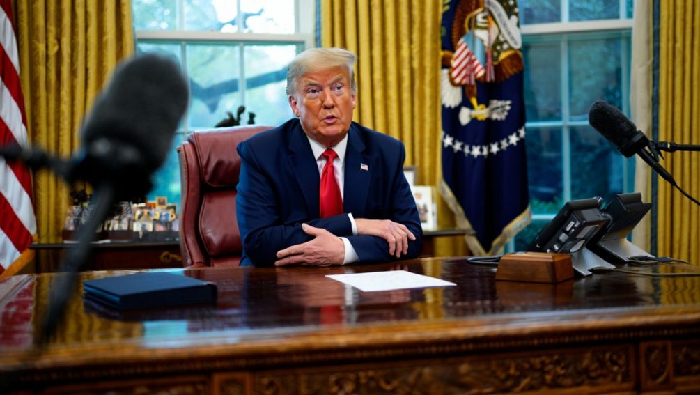 «Умер или умрёт»: теория заговора против Трампа достигла пика абсурда