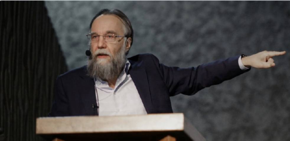 «Кто такой хоть слово скажет?»: Дугин предложил мигранткам носить «Z» на хиджабе 