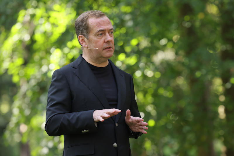 Это война: Медведев объяснил, чем обернется идея Запада сбивать российские дроны над Украиной 