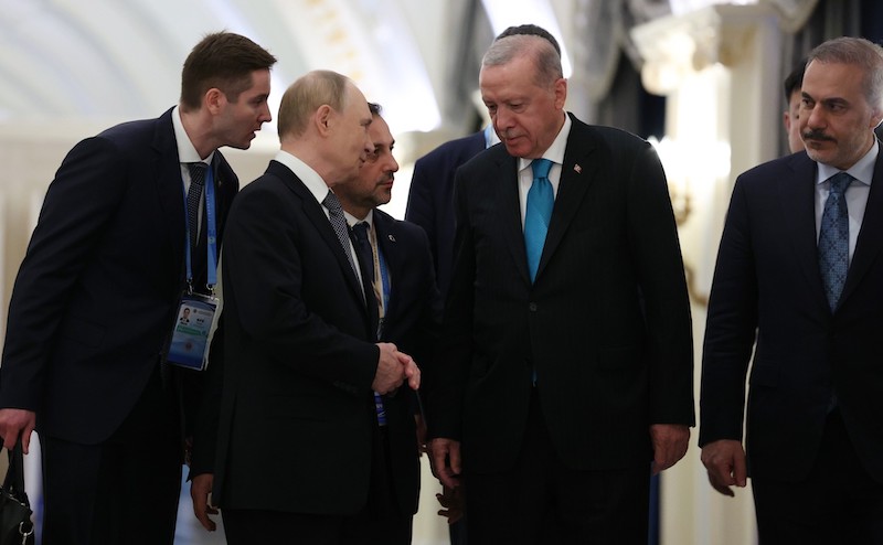 И с Зеленским дружим, и Путин - не враг: Эрдоган похвастался умением сидеть на всех стульях разом 