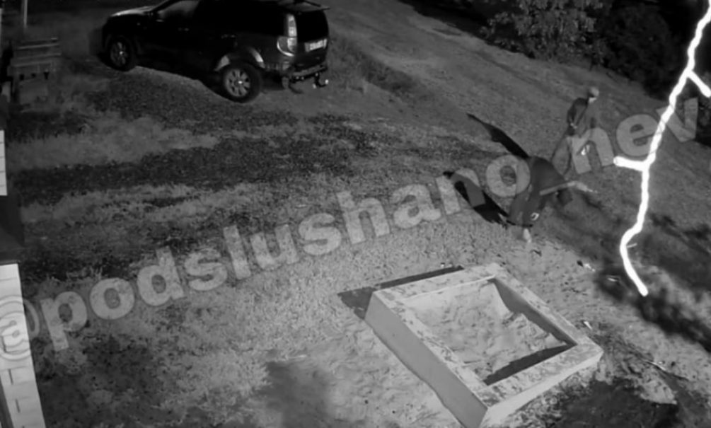 В Невинномысске закладчики закопали наркотики прямо в песочнице 