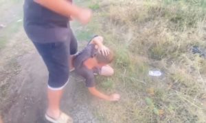 Выпили водку с могилы СВОшника: старшеклассники показательно избили подростков в Ростовской области