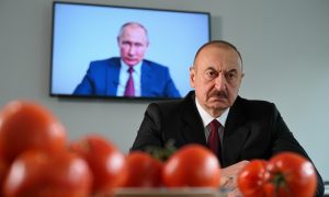 Алиев доигрался? Рукопожатие Путина — сигнал. Больше помидорному царьку в России не доверяют