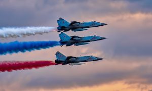 Эстонцы визжат о «наглом вторжении»: Подоляка всё объяснил — три российских МиГа перевернули Европу