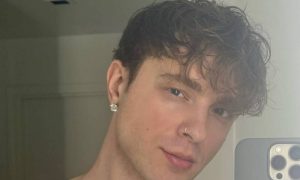 «Живите в мире!»: Егор Крид неожиданно появился на крестном ходу после скандала с Мизулиной