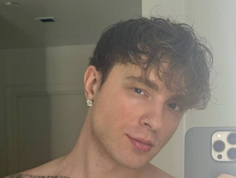 «Живите в мире!»: Егор Крид неожиданно появился на крестном ходу после скандала с Мизулиной 