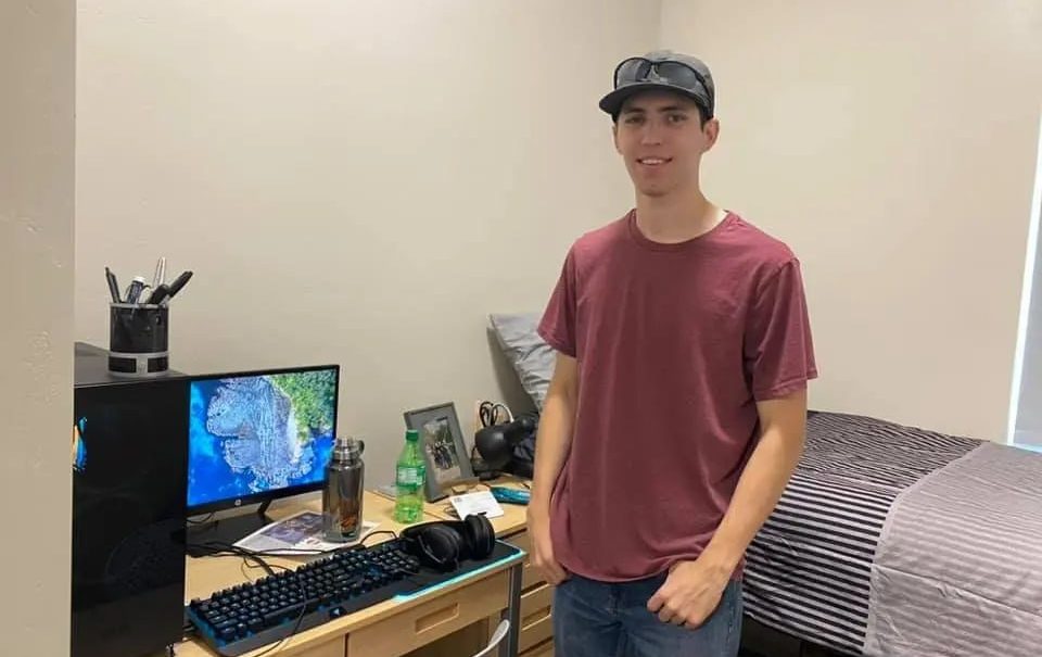 Убийца Кирка мог пойти на преступление под влиянием Discord: в ФБР расследуют роль мессенджера в радикализации стрелка Убийца Кирка мог пойти на преступление под влиянием Discord: в ФБР расследуют роль мессенджера в радикализации стрелка