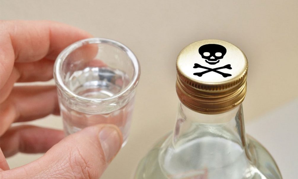 Семь человек скончались после отравления «бормотухой» в Ленобласти Семь человек скончались после отравления «бормотухой» в Ленобласти