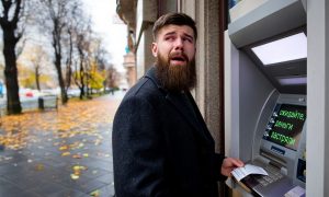 «Россия без банкоматов»: чем грозят задуманные Центробанком новые рубли и ждет ли нас вторая «битва при пятисотке»