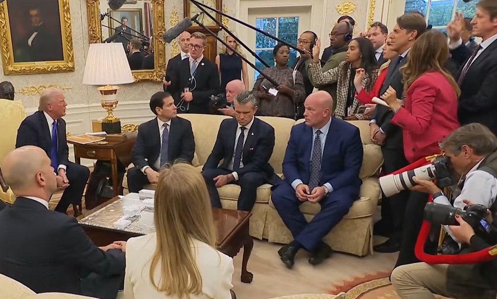 «С Путиным интересно, но бесполезно» - Трамп посетовал на неспособность «продавить» президента России и отказался от встречи в Будапеште «С Путиным интересно, но бесполезно» - Трамп посетовал на неспособность «продавить» президента России и отказался от встречи в Будапеште